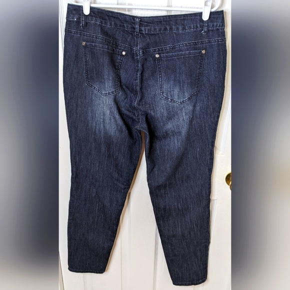 Indigo Thread Co Women's Sz 16 Whiskered Distressed Dark Denim Tapered Leg Jeans - Picture 3 of 7